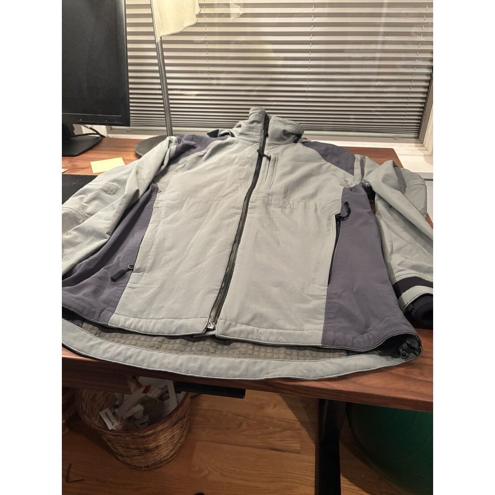 Orvis men's Shell gray two-tone size small